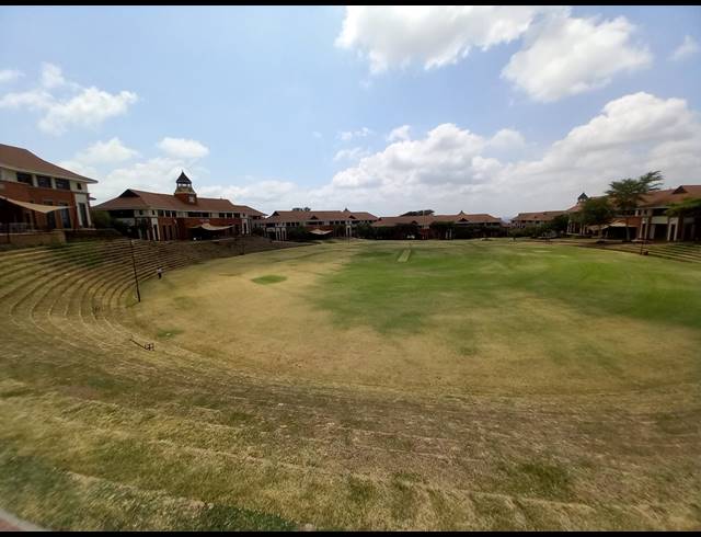 1,990M² OFFICE TO LET IN BRYANSTON